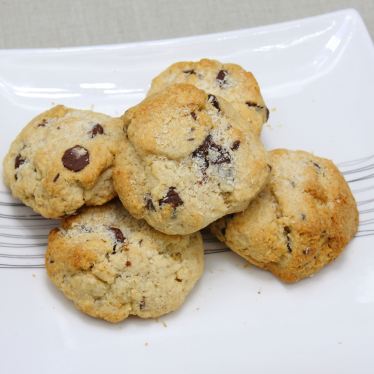 Cookie à la noix de coco râpée et aux pépites de chocolat noir