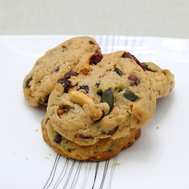Cookie cacahuète, noix de cajou, graines de courge, cranberries