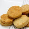 Biscuits salés au Parmesan, poudre d'amende et poivre
