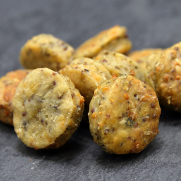 Biscuit sablé salé à la moutarde à l'ancienne, emmental et herbes de Provence